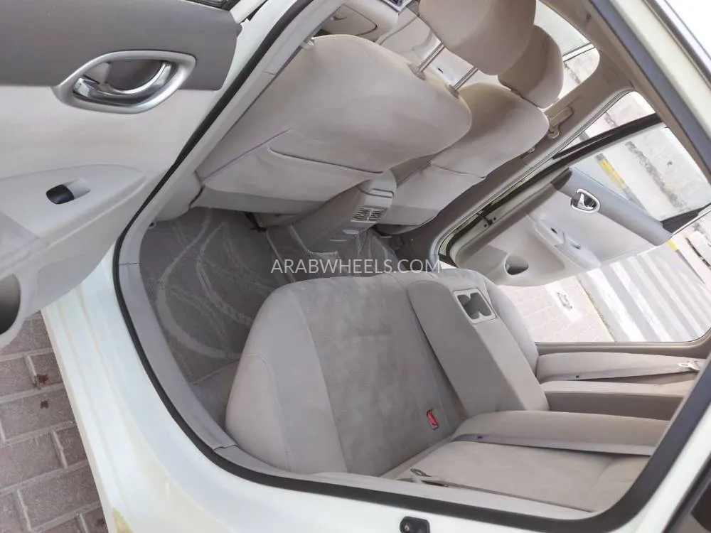Nissan Sentra 2015 for Sale in Sharjah Image-11