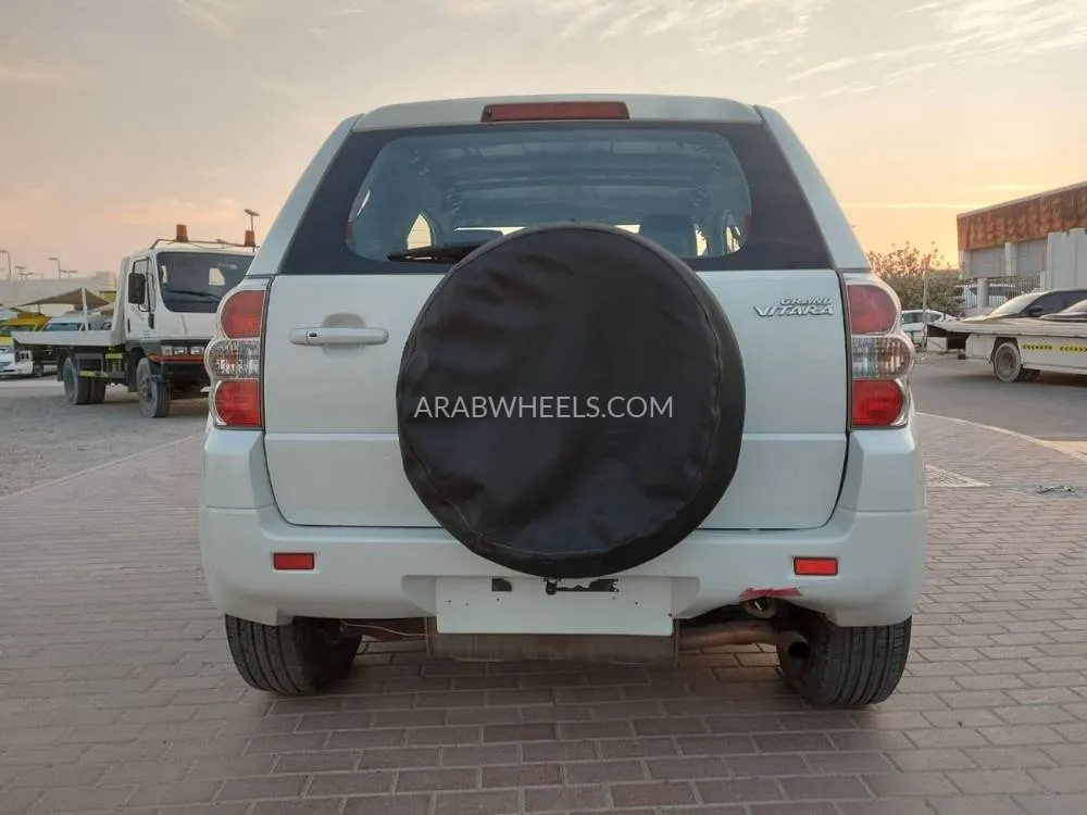 Suzuki Grand Vitara 2014 for Sale in Sharjah Image-2