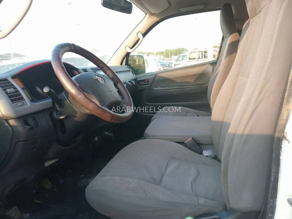 Toyota Hiace 2013 for Sale in Ajman Image-5