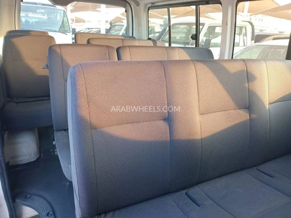 Toyota Hiace 2013 for Sale in Ajman Image-7