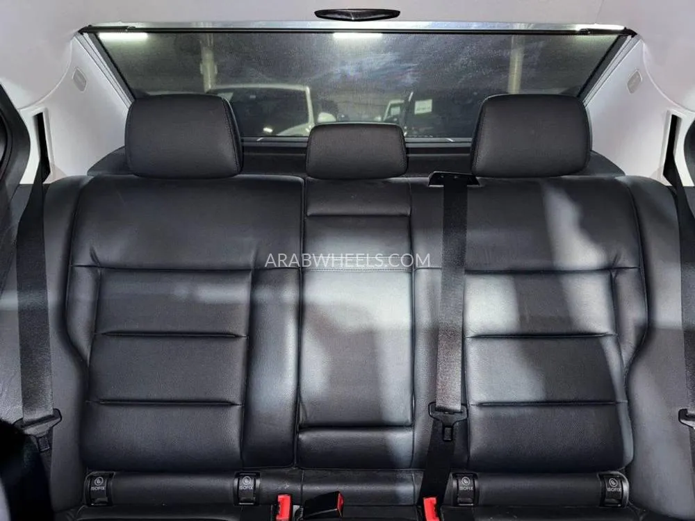 Mercedes Benz E Class 2010 for Sale in Dubai Image-18
