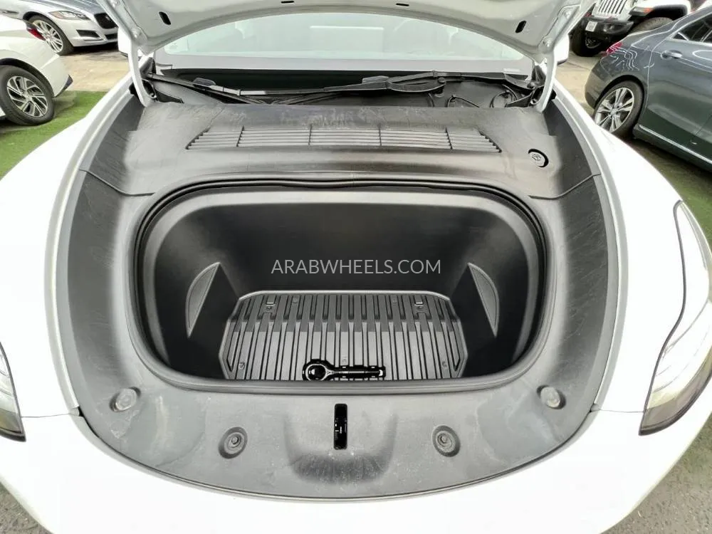 Tesla Model Y 2023 for Sale in Ajman Image-17