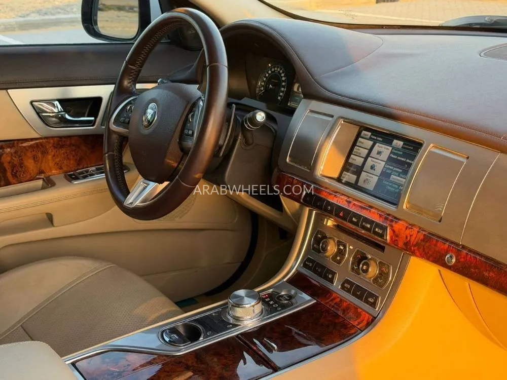 Jaguar XF 2014 for Sale in Sharjah Image-7