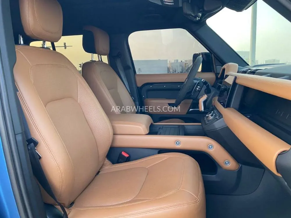 Land Rover Defender 2023 for Sale in Sharjah Image-11