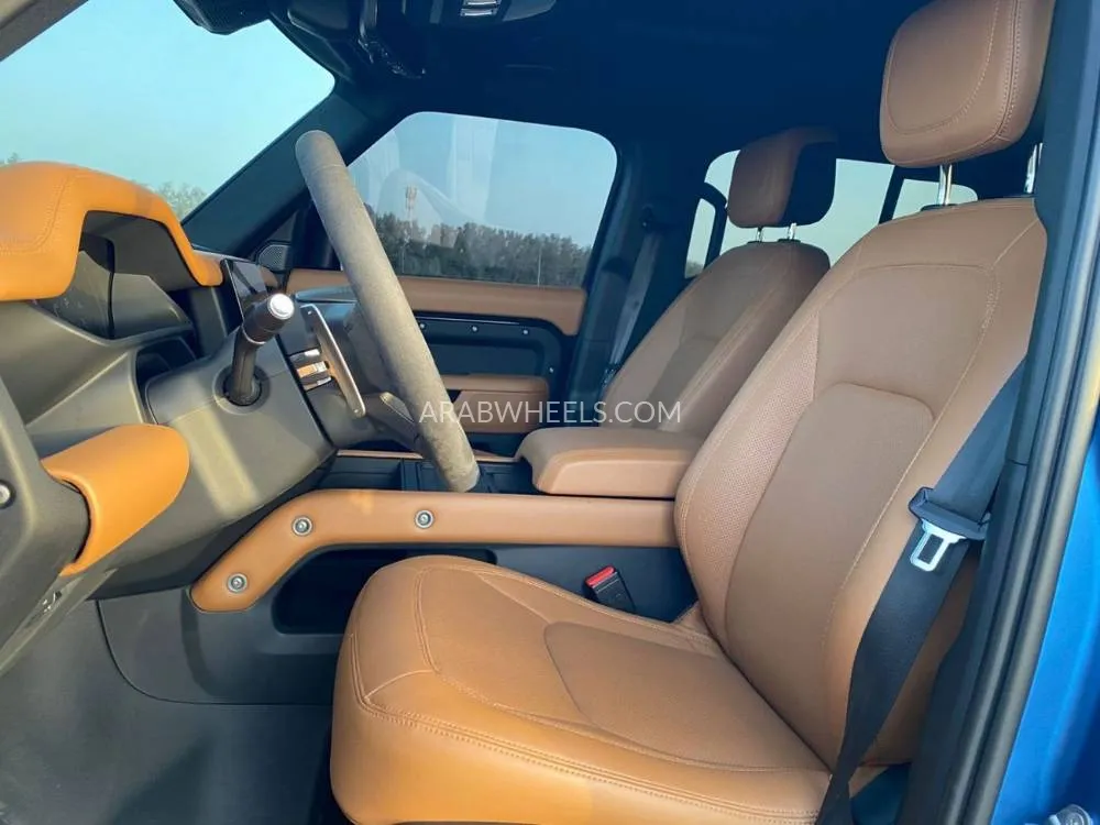 Land Rover Defender 2023 for Sale in Sharjah Image-13