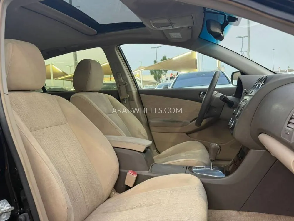 Nissan Altima 2011 for Sale in Sharjah Image-9
