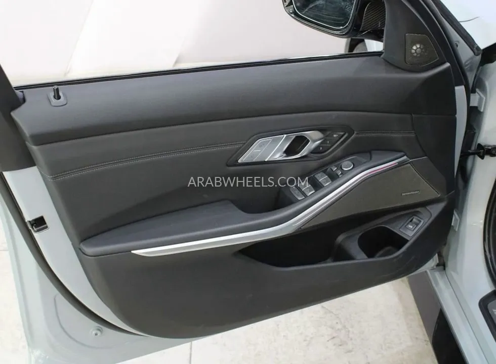 بي إم دبليو الفئة الثالثة 2024 for Sale in دبي Image-11