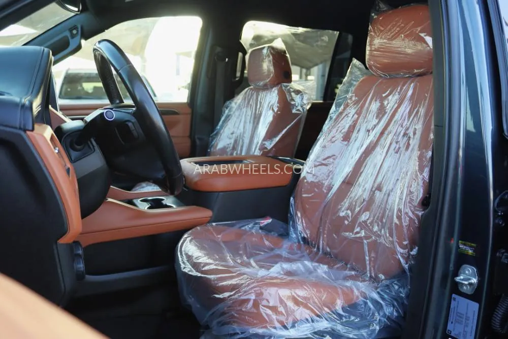 Chevrolet Suburban 2021 for Sale in Sharjah Image-5