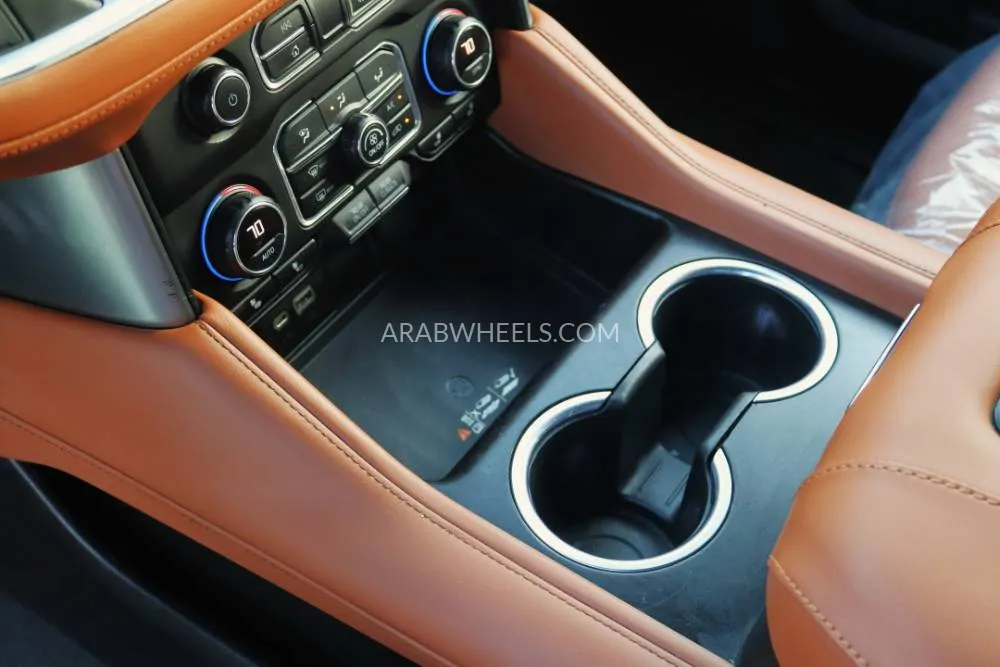 Chevrolet Suburban 2021 for Sale in Sharjah Image-7