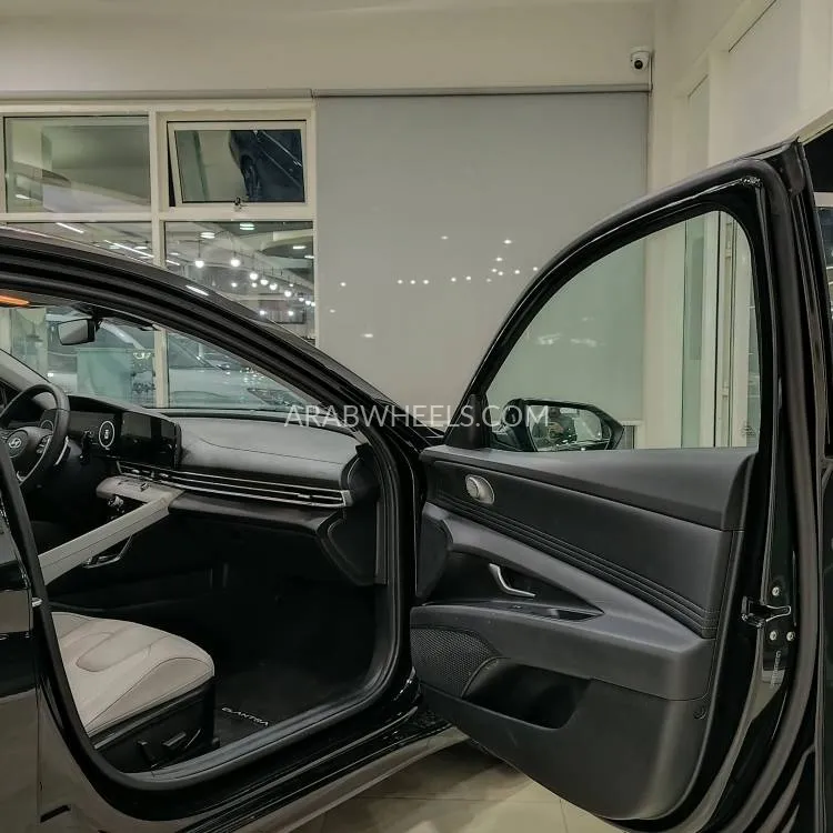 Hyundai Elantra 2024 for Sale in Sharjah Image-7