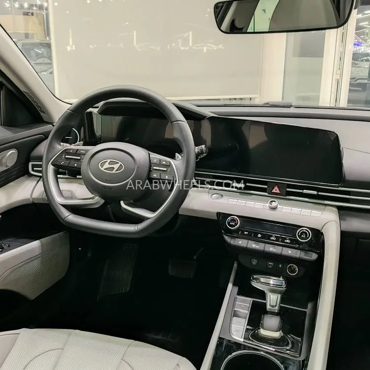 Hyundai Elantra 2024 for Sale in Sharjah Image-14