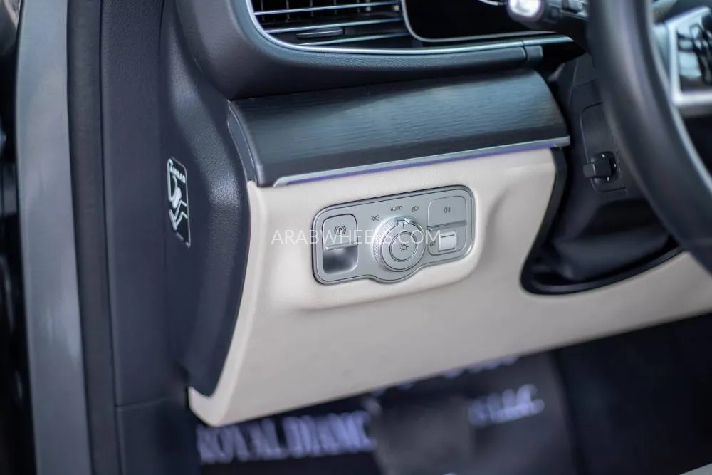 Mercedes Benz GLE Class 2024 for Sale in Dubai Image-10