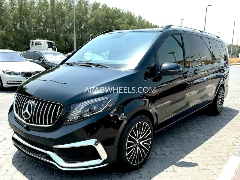 Mercedes Benz V Class 2019 for Sale in Sharjah Image-3