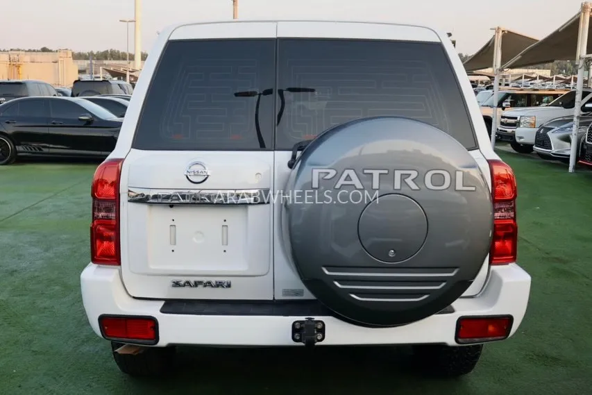 Nissan Patrol 2019 for Sale in Sharjah Image-8