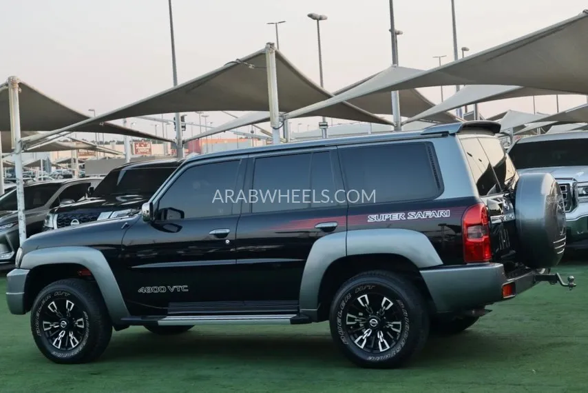Nissan Patrol 2023 for Sale in Sharjah Image-7