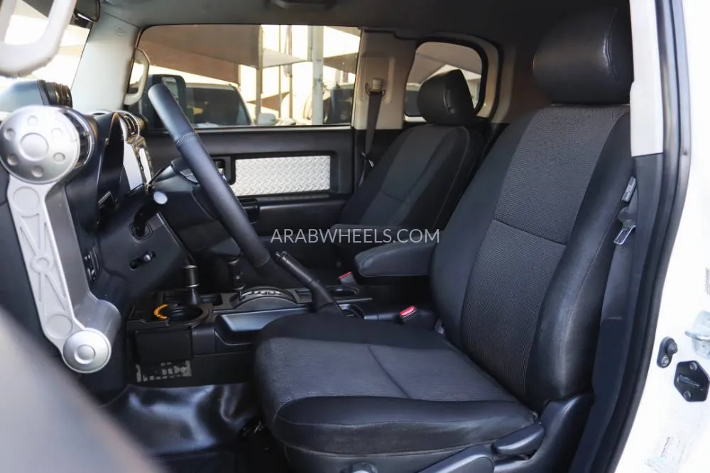 Toyota FJ Cruiser 2008 for Sale in Sharjah Image-5