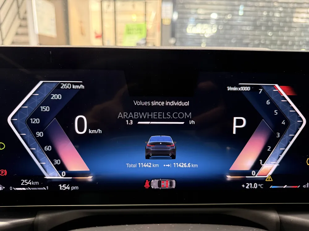 بي إم دبليو الفئة الثالثة 2025 for Sale in دبي Image-6