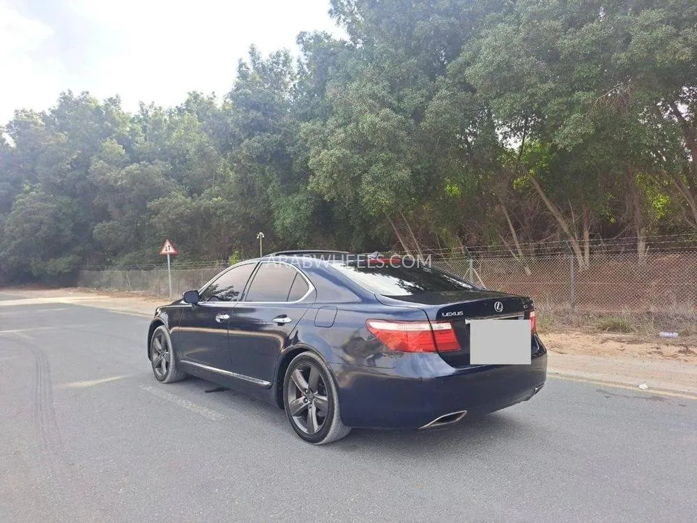 لكزس LS 2007 for Sale in الشارقة Image-6