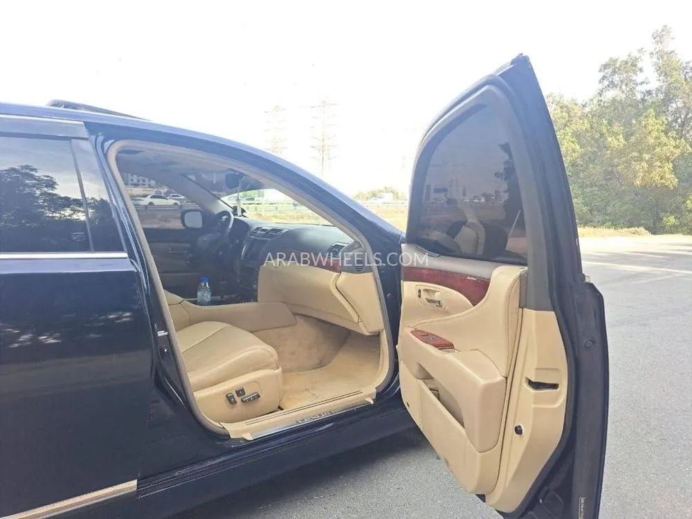لكزس LS 2007 for Sale in الشارقة Image-10