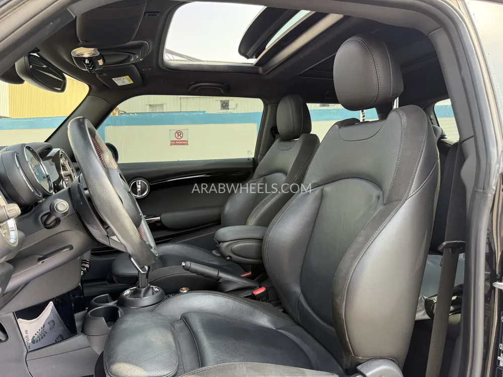 Mini Cooper 2020 for Sale in Dubai Image-9