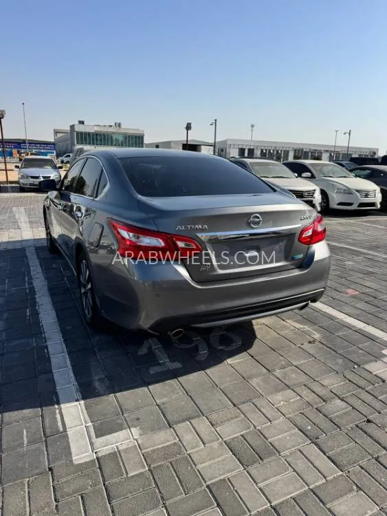 Nissan Altima 2017 for Sale in Dubai Image-6