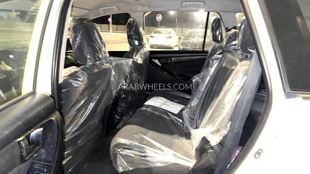 Toyota Innova 2018 for Sale in Sharjah Image-8