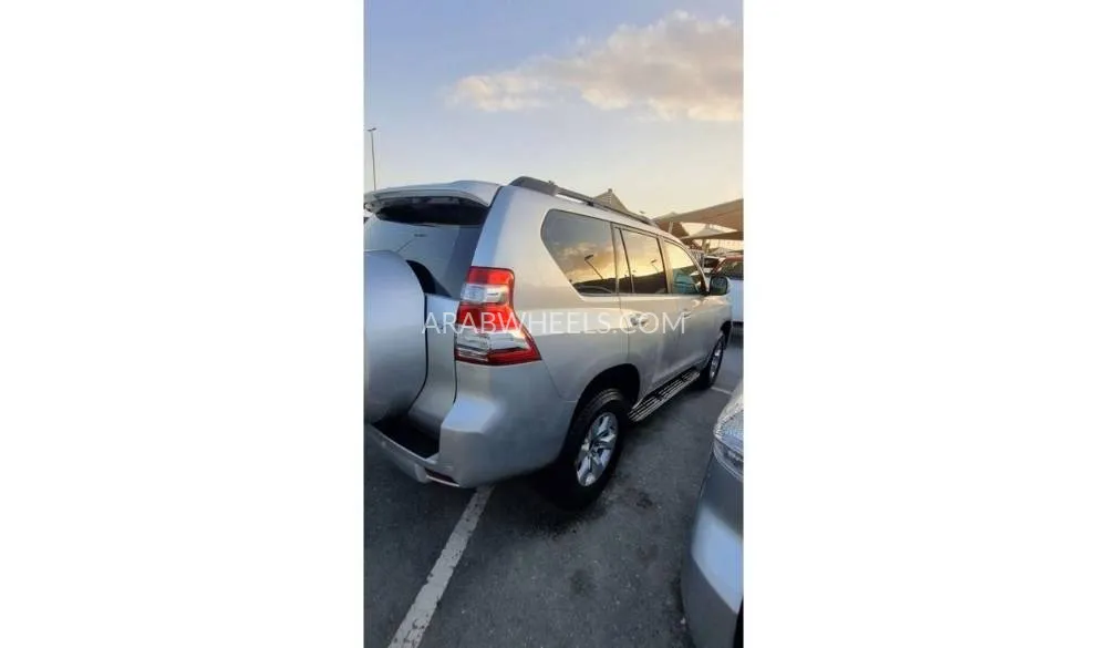 Toyota Land Cruiser Prado 2010 for Sale in Sharjah Image-5