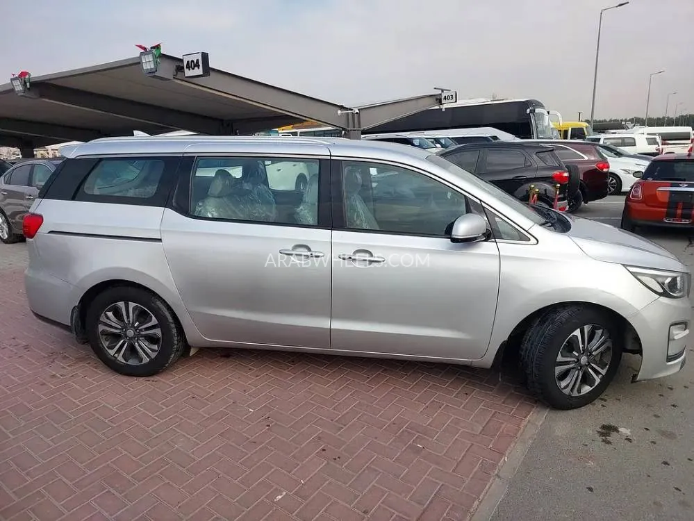 Kia Grand Carnival 2020 for Sale in Sharjah Image-17
