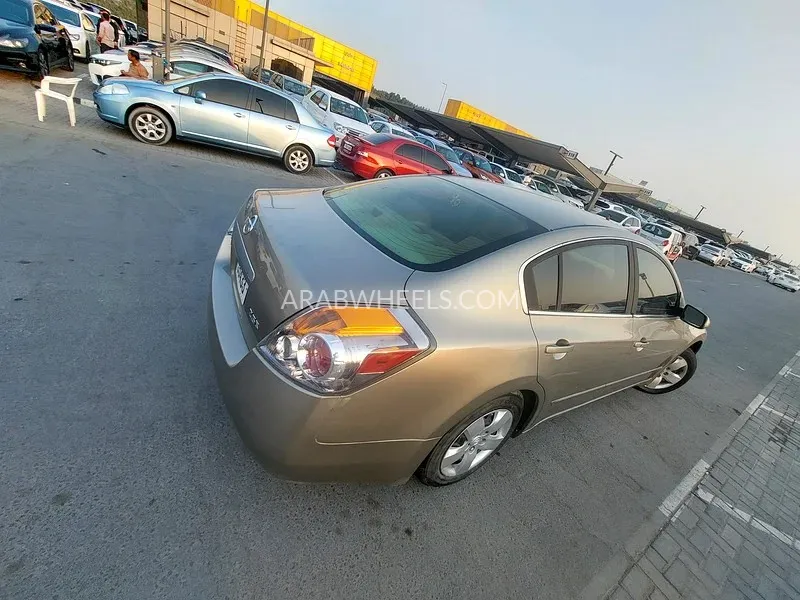 Nissan Altima 2009 for Sale in Sharjah Image-13