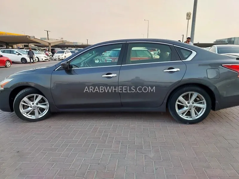 Nissan Altima 2013 for Sale in Sharjah Image-7