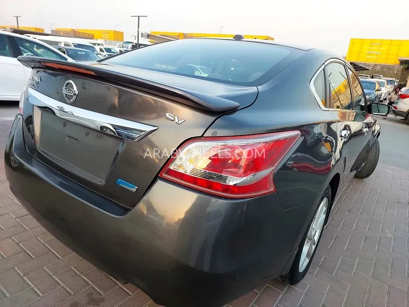 Nissan Altima 2013 for Sale in Sharjah Image-13