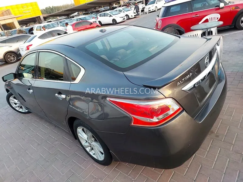 Nissan Altima 2013 for Sale in Sharjah Image-19