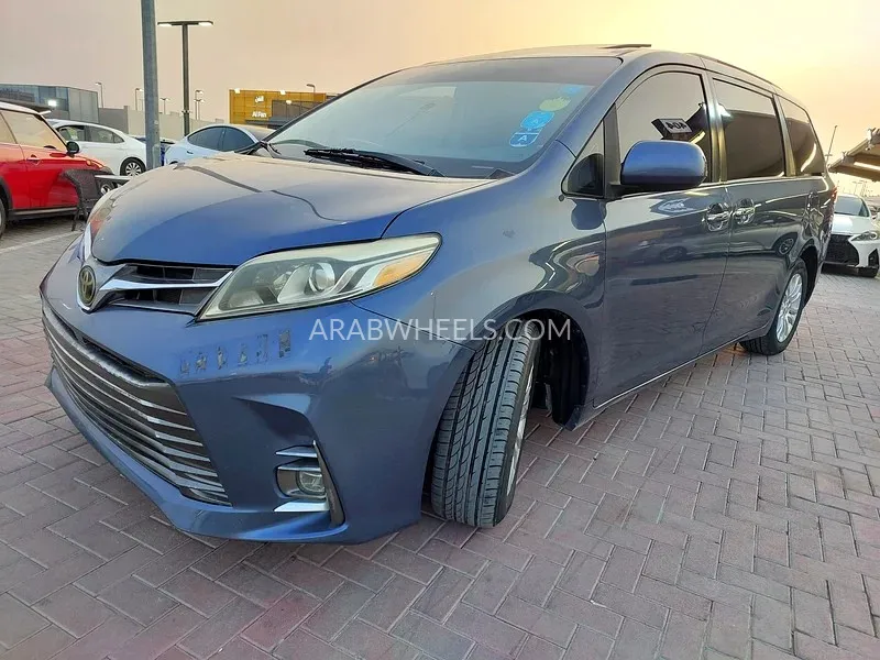 Toyota Sienna 2014 for Sale in Sharjah Image-10