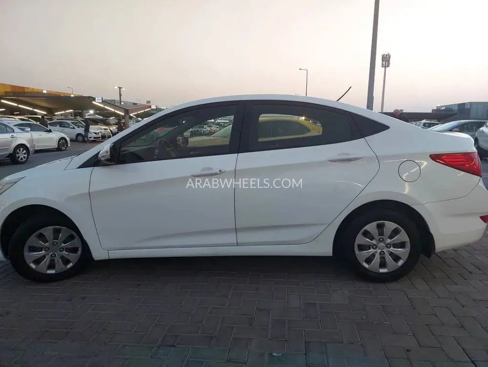 Hyundai Accent 2016 for Sale in Sharjah Image-8