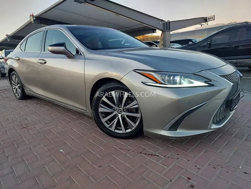 Lexus ES 2019 for Sale in Sharjah Image-16