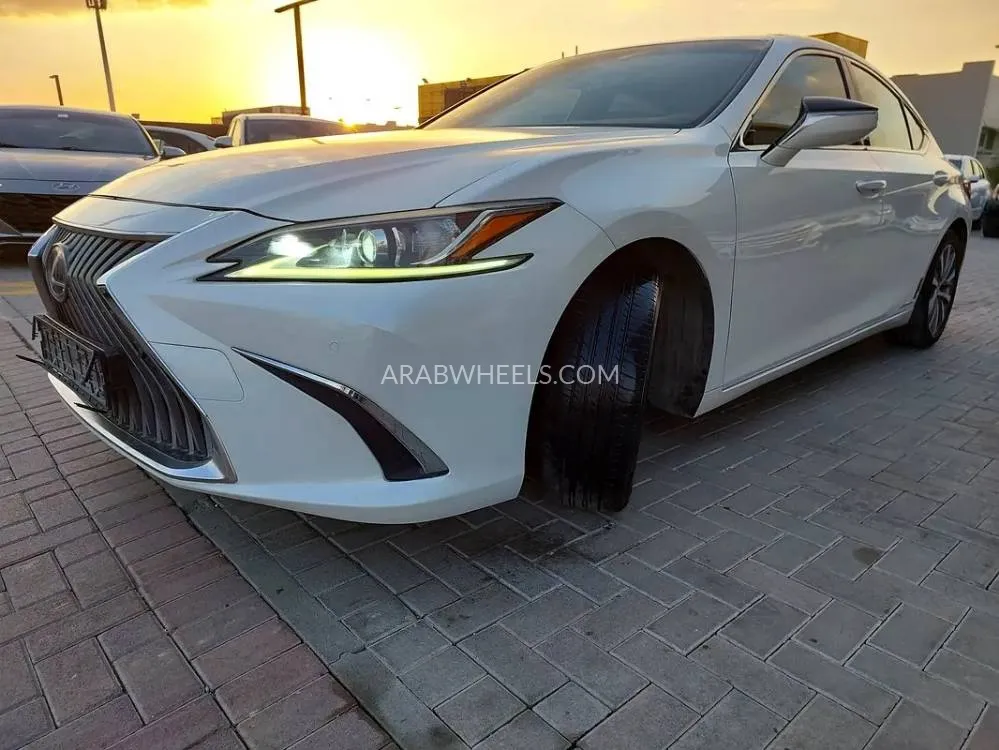 Lexus ES 2019 for Sale in Sharjah Image-8