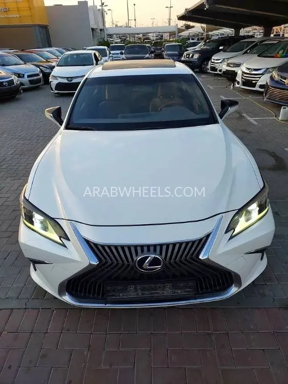 Lexus ES 2019 for Sale in Sharjah Image-16