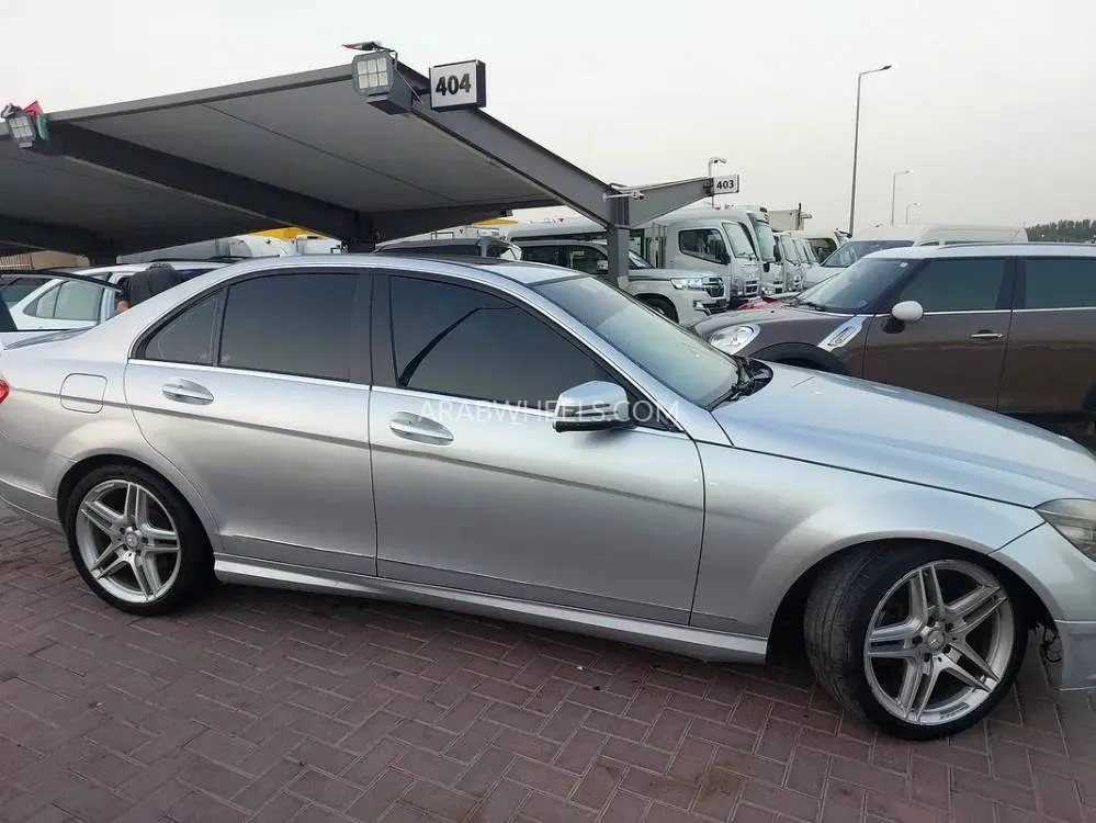مرسيدس بنز كلاس C 2011 for Sale in الشارقة Image-2
