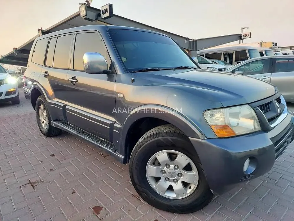 Mitsubishi Pajero 2006 for Sale in Sharjah Image-11