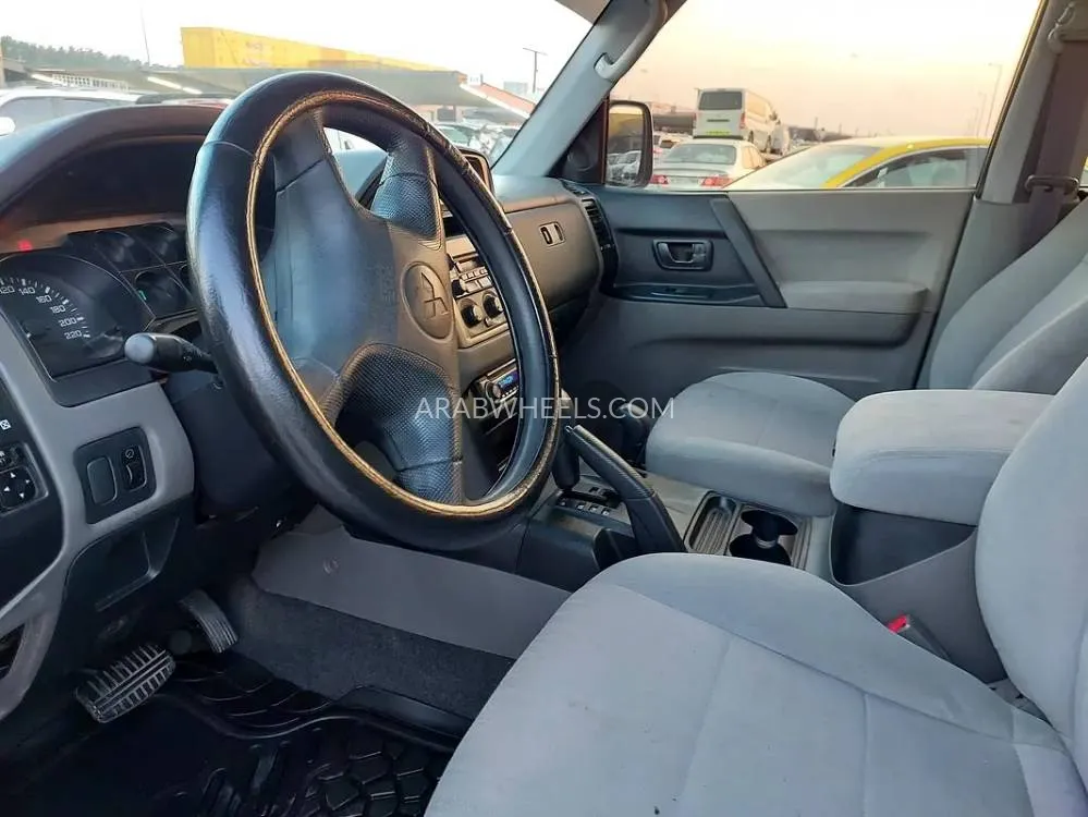 Mitsubishi Pajero 2006 for Sale in Sharjah Image-12