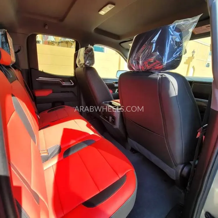 Chevrolet Silverado 2023 for Sale in Sharjah Image-2