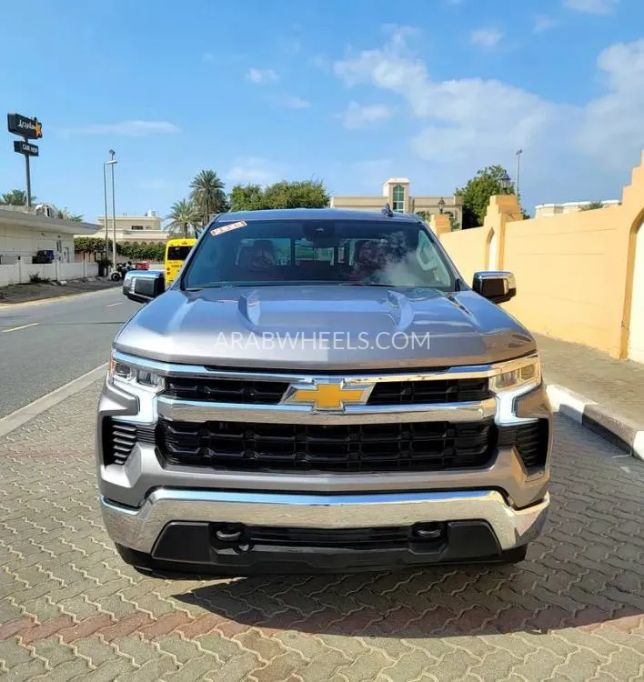 Chevrolet Silverado 2023 for Sale in Sharjah Image-4