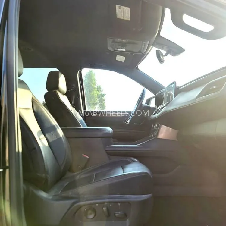 Chevrolet Suburban 2022 for Sale in Sharjah Image-9