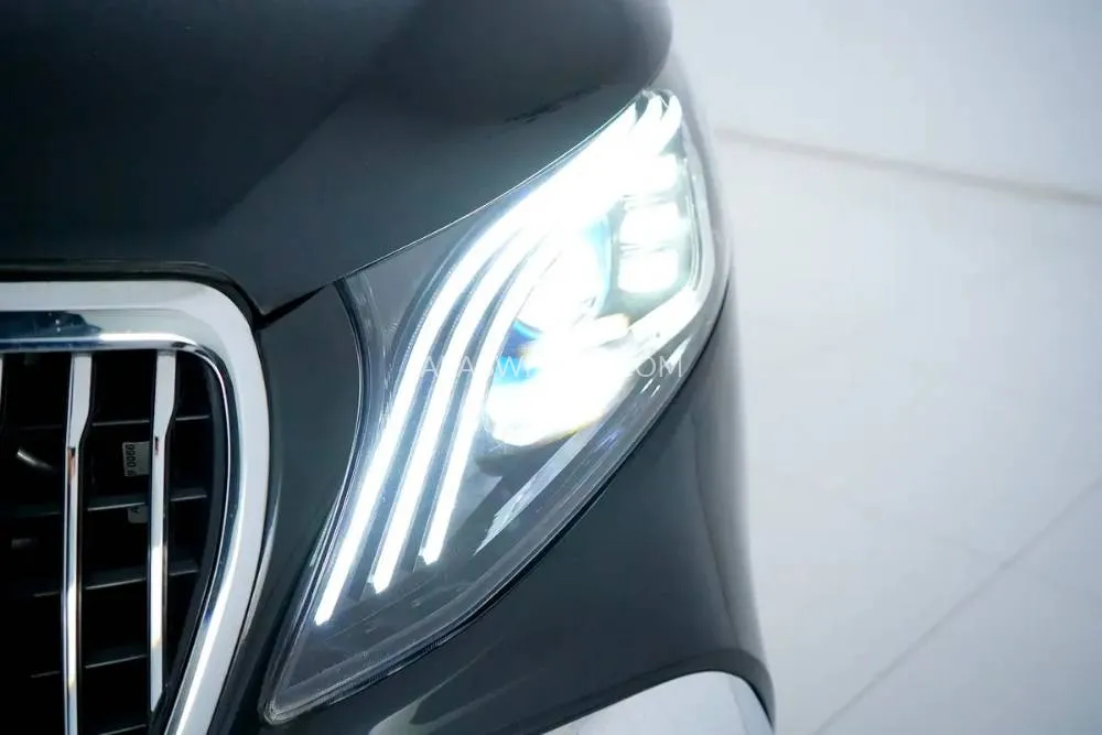 مرسيدس بنز كلاس V 2023 for Sale in الشارقة Image-6