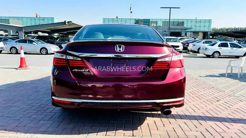 هوندا أكورد 2016 for Sale in الشارقة Image-17