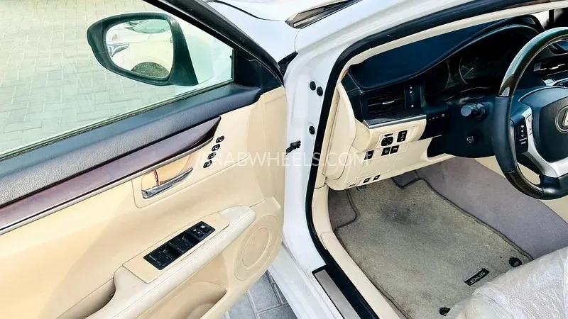 Lexus ES 2013 for Sale in Sharjah Image-5