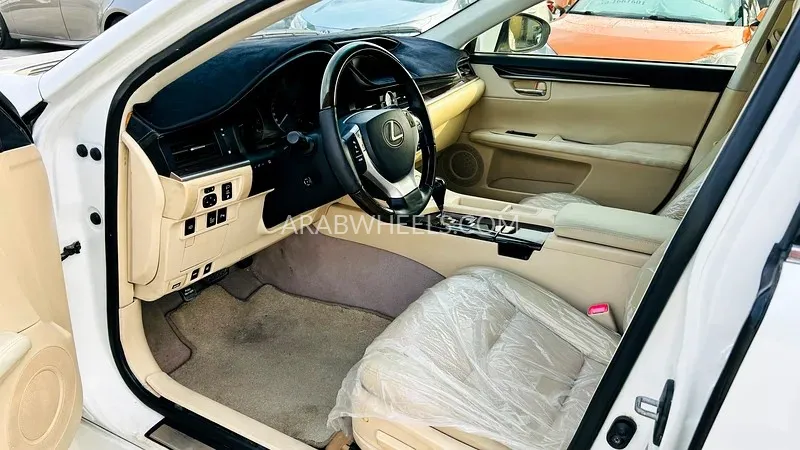 Lexus ES 2013 for Sale in Sharjah Image-16