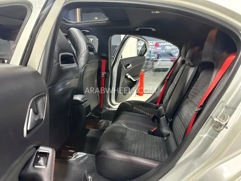 مرسيدس بنز كلاس A 2015 for Sale in أبو ظبي Image-9