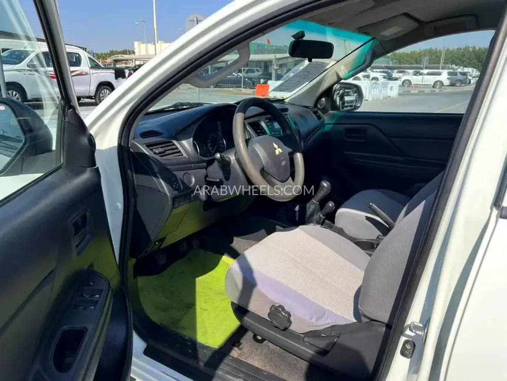 ميتسوبيشي L200 2020 for Sale in الشارقة Image-2
