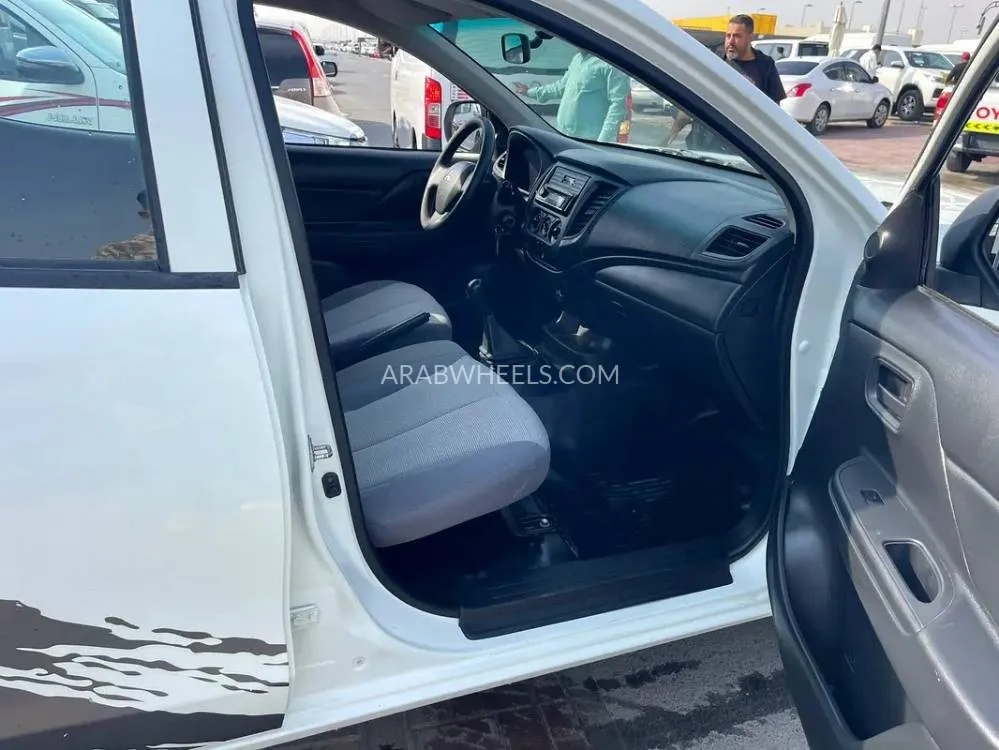 Mitsubishi L200 2021 for Sale in Sharjah Image-10